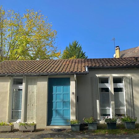 Agreable Petit Gite Avec Piscine Et Jardinet Salies-de-Béarn Exterior foto