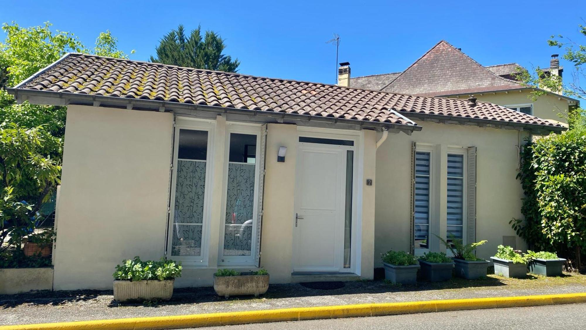Agreable Petit Gite Avec Piscine Et Jardinet Salies-de-Béarn Exterior foto